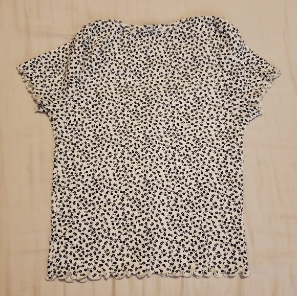 NWT Brandy Melville Lettuce Button Front Top - Picture 2 of 4